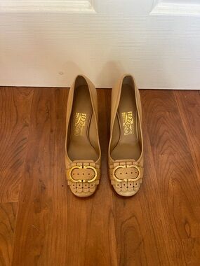 Salvatore Ferragamo Beige Leather Buckle Pumps